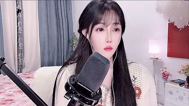 Laura 520 online show from June 2026 01:03:02 PM