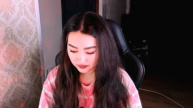 Emma Uilson online show from March 2026 02:02:01 PM