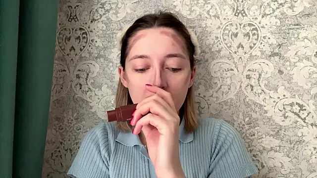 Emily lyy online show from December 2025 07:34:01 AM