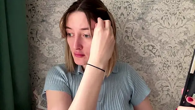 Emily lyy online show from December 2025 08:11:01 AM