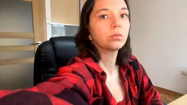 Snapshot of TreasaDolecki chatting on November 2025 10:59:01 AM TreasaDolecki online show from November 2025 10:59:01 AM