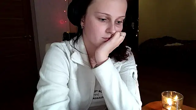 Snapshot of LouiseMarengo chatting on November 2025 05:41:01 PM LouiseMarengo online show from November 2025 05:41:01 PM