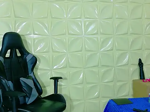 lunabustygirl online show from February 2026 03:00:01 PM