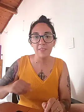 Snapshot of Melinerd chatting on November 2025 04:45:02 PM Melinerd online show from November 2025 04:45:02 PM