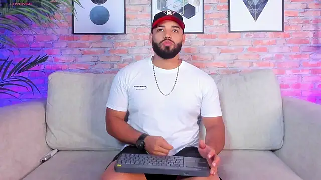 Snapshot of Chris_Varden chatting on December 2025 07:20:02 PM Chris Varden online show from December 2025 07:20:02 PM