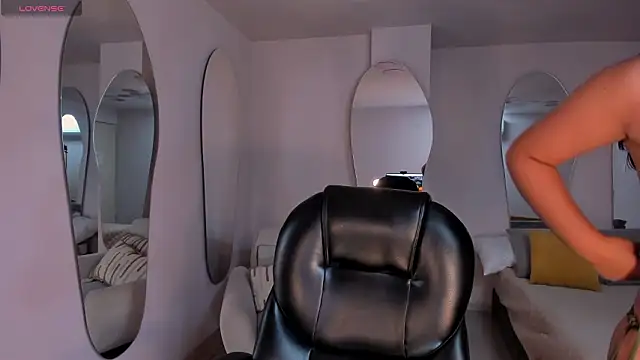 SophieLanne online show from March 2026 03:43:01 AM