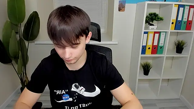 AlejandroEllias online show from February 2026 06:57:02 PM