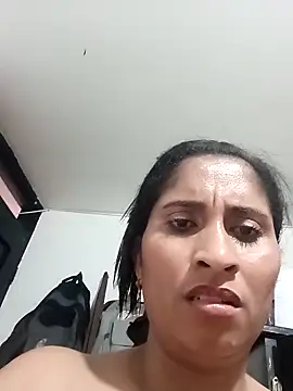 Snapshot of CarolinaNavas33 chatting on November 2025 02:09:02 PM CarolinaNavas33 online show from November 2025 02:09:02 PM