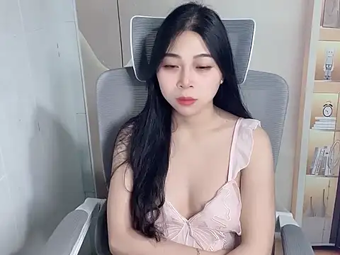 Lousii online show from December 2025 11:24:01 PM