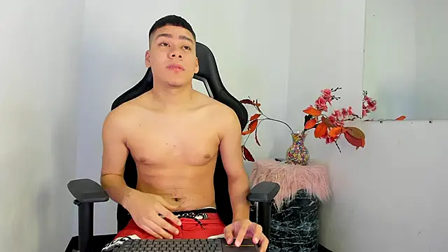 Lucastorrez01 online show from January 2026 03:11:02 AM
