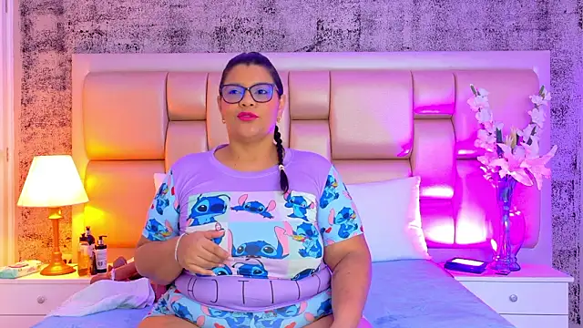 SelennaCooper online show from March 2026 12:00:01 PM