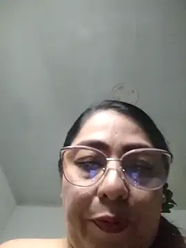   Nahomi online show from December 2025 08:39:01 PM