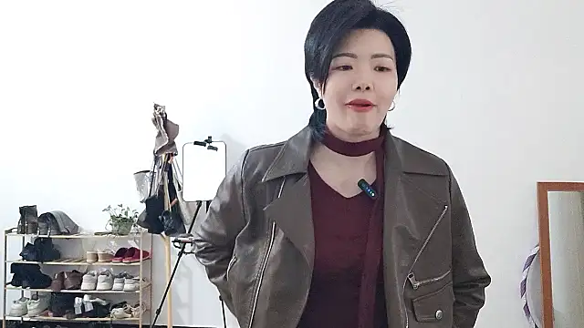 Snapshot of adele8731 chatting on January 2026 04:18:01 AM adele8731 online show from January 2026 04:18:01 AM