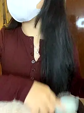 Snapshot of Hanni_22 chatting on November 2025 03:56:02 PM Hanni 22 online show from November 2025 03:56:02 PM