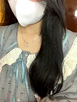 Snapshot of Hanni_22 chatting on November 2025 03:48:02 PM Hanni 22 online show from November 2025 03:48:02 PM