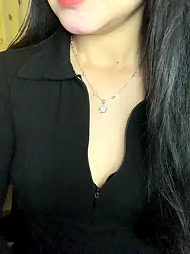 Snapshot of Hanni_22 chatting on November 2025 03:27:02 PM Hanni 22 online show from November 2025 03:27:02 PM