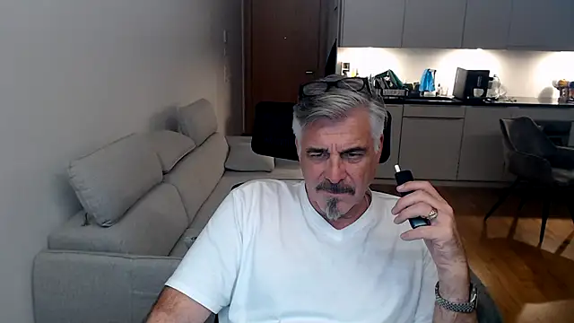 Buidapest online show from February 2026 04:24:02 AM