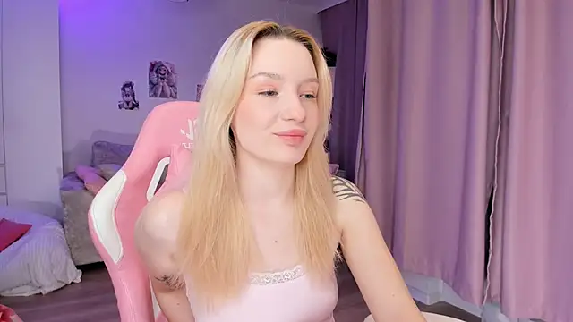 Snapshot of Tiffany_Paw chatting on December 2025 03:00:01 AM Tiffany Paw online show from December 2025 03:00:01 AM