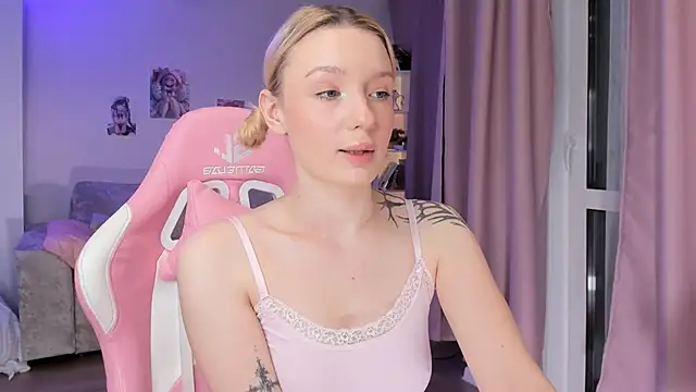 Snapshot of Tiffany_Paw chatting on December 2025 03:23:01 AM Tiffany Paw online show from December 2025 03:23:01 AM