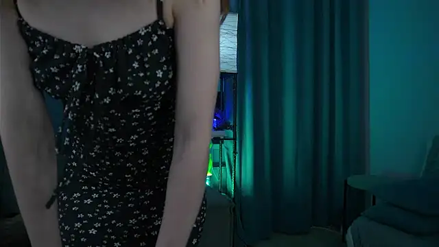 Snapshot of foxy_cute4you chatting on November 2025 06:01:02 PM foxy cute4you online show from November 2025 06:01:02 PM