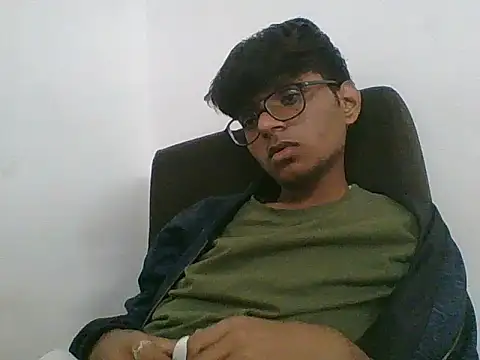 akshr1099 online show from November 2025 06:01:02 PM