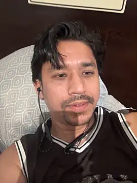 Snapshot of Jhonneeey chatting on November 2025 01:11:01 AM Jhonneeey online show from November 2025 01:11:01 AM