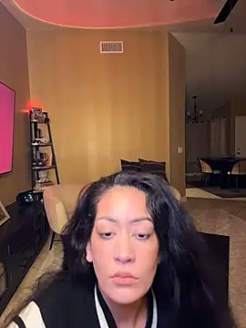 Snapshot of Entreprescrewers chatting on November 2025 06:24:01 AM Entreprescrewers online show from November 2025 06:24:01 AM