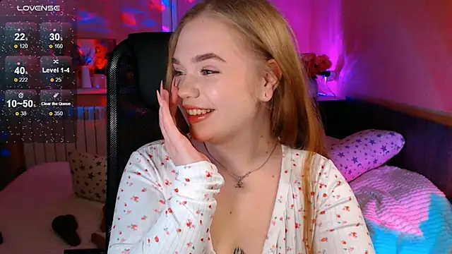 EmiRisse online show from November 2025 04:42:01 PM