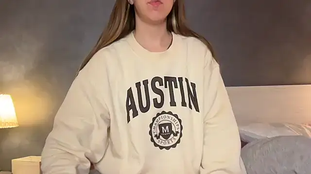 Snapshot of Martimartinaxx chatting on December 2025 05:29:02 PM Martimartinaxx online show from December 2025 05:29:02 PM