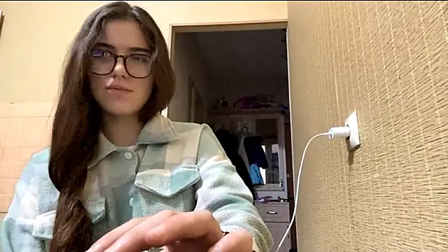 Snapshot of macanmercedes chatting on November 2025 10:18:02 AM macanmercedes online show from November 2025 10:18:02 AM