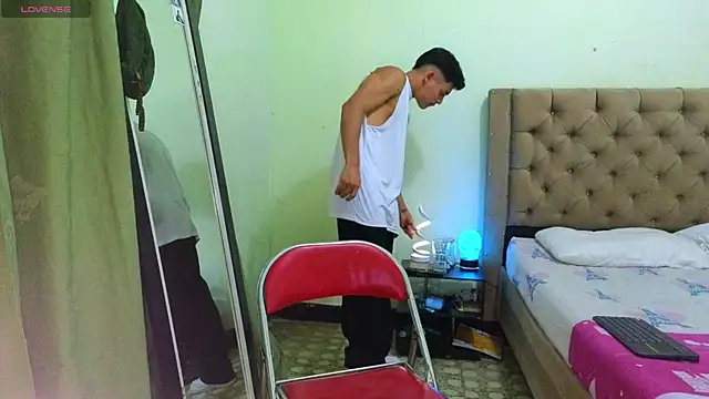 Snapshot of blorelopez chatting on February 2026 01:10:02 AM blorelopez online show from February 2026 01:10:02 AM