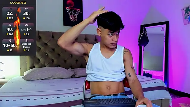 Snapshot of blorelopez chatting on February 2026 01:32:02 PM blorelopez online show from February 2026 01:32:02 PM