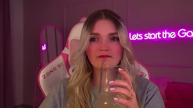 Snapshot of AnnyRaii chatting on November 2025 07:49:02 PM AnnyRaii online show from November 2025 07:49:02 PM