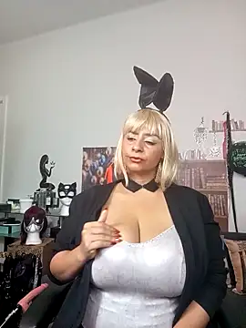 LaReineCleo online show from April 2026 12:02:01 PM