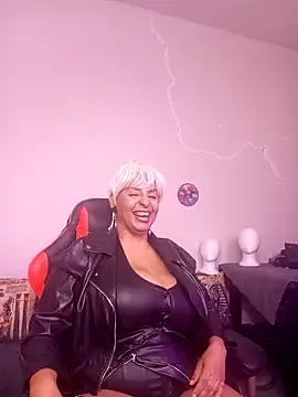 LaReineCleo online show from April 2026 10:18:02 AM