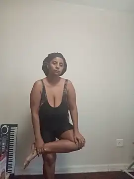 LaReineCleo online show from June 2026 05:46:02 AM
