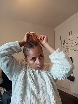 LaReineCleo online show from June 2026 01:57:02 PM