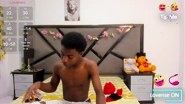 NoahJhonson69 online show from April 2026 11:32:01 AM