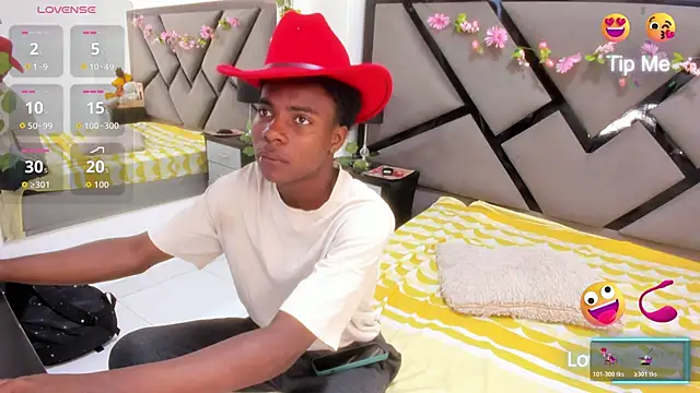 NoahJhonson69 online show from April 2026 12:10:01 PM