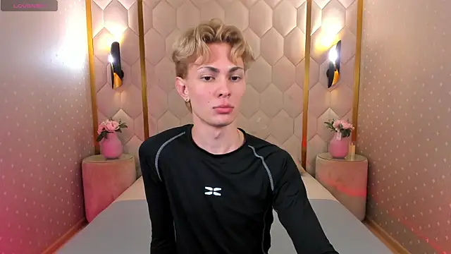 Snapshot of Even_Vrot chatting on November 2025 07:45:02 PM Even Vrot online show from November 2025 07:45:02 PM