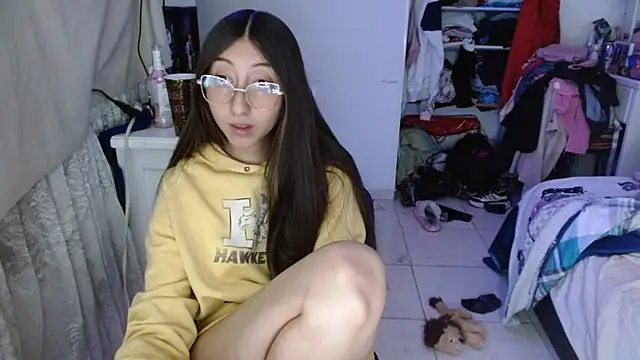 Nanylux online show from December 2025 04:00:02 AM