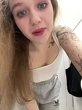 Snapshot of RussianWoman chatting on January 2026 04:48:02 AM RussianWoman online show from January 2026 04:48:02 AM