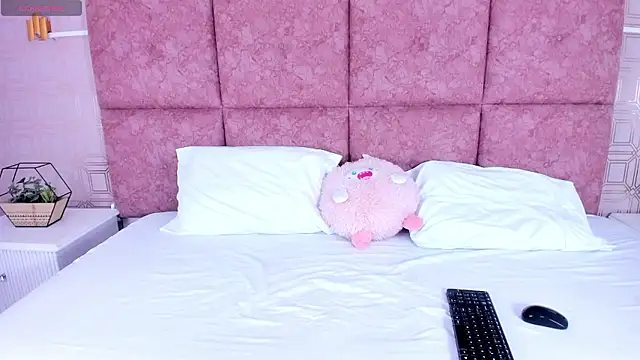 NathalieRoss1 online show from January 2026 10:12:02 PM