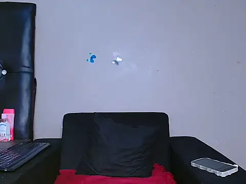 Snapshot of YELLOW-MELLO chatting on November 2025 12:39:02 PM YELLOW-MELLO online show from November 2025 12:39:02 PM