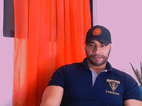 Snapshot of musclehetero chatting on April 2026 06:42:02 PM musclehetero online show from April 2026 06:42:02 PM