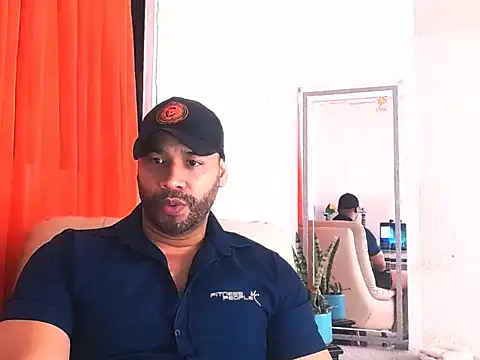 Snapshot of musclehetero chatting on April 2026 08:01:02 PM musclehetero online show from April 2026 08:01:02 PM