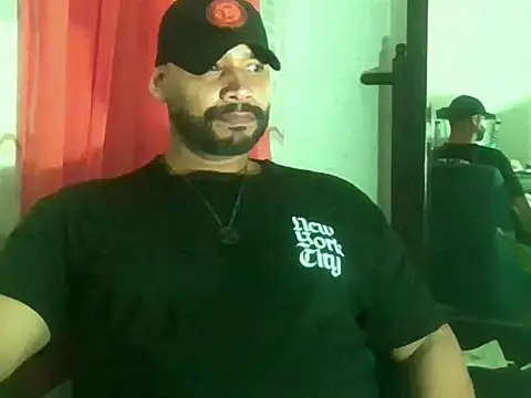 Snapshot of musclehetero chatting on May 2026 04:43:02 AM musclehetero online show from May 2026 04:43:02 AM