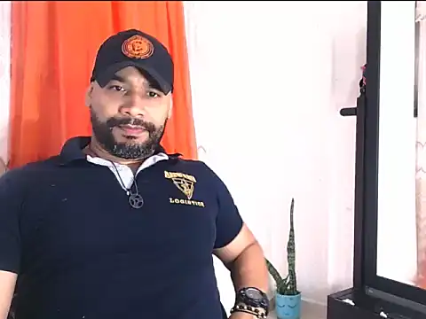 Snapshot of musclehetero chatting on May 2026 05:44:01 PM musclehetero online show from May 2026 05:44:01 PM