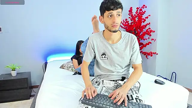 dracke and zara online show from February 2026 12:12:01 PM