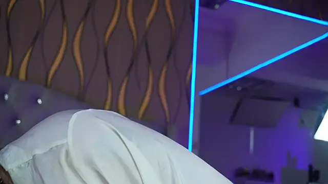 Snapshot of lovely_sophia_ chatting on November 2025 06:02:01 AM lovely sophia online show from November 2025 06:02:01 AM